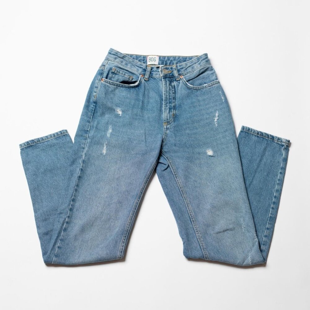 urban outfitters medium wash relaxed fit jeans w/ slight distressing